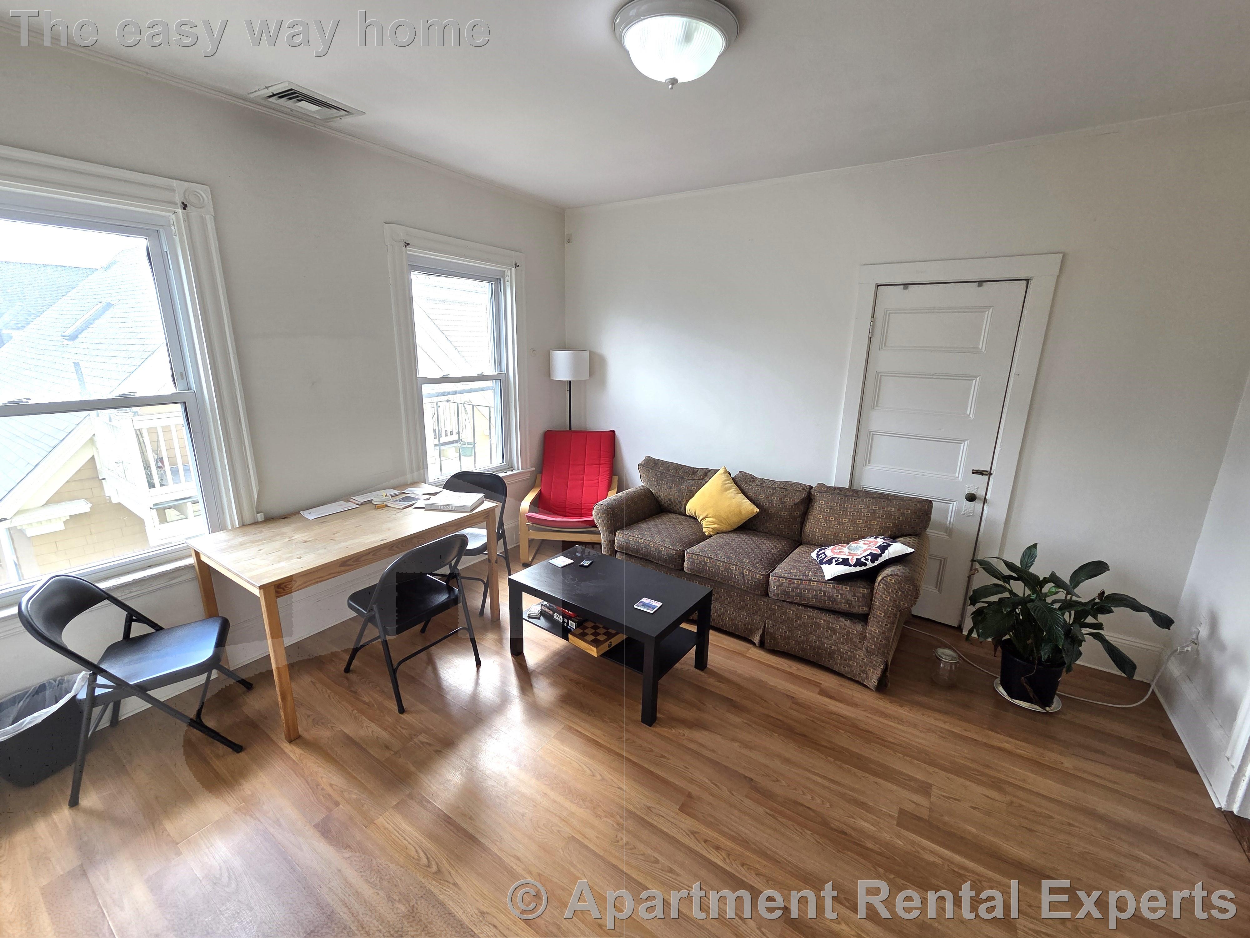3 bed, 1 bath apartment for rent at 11 St Paul St Unit 3, Central Square — photo 2 of 5