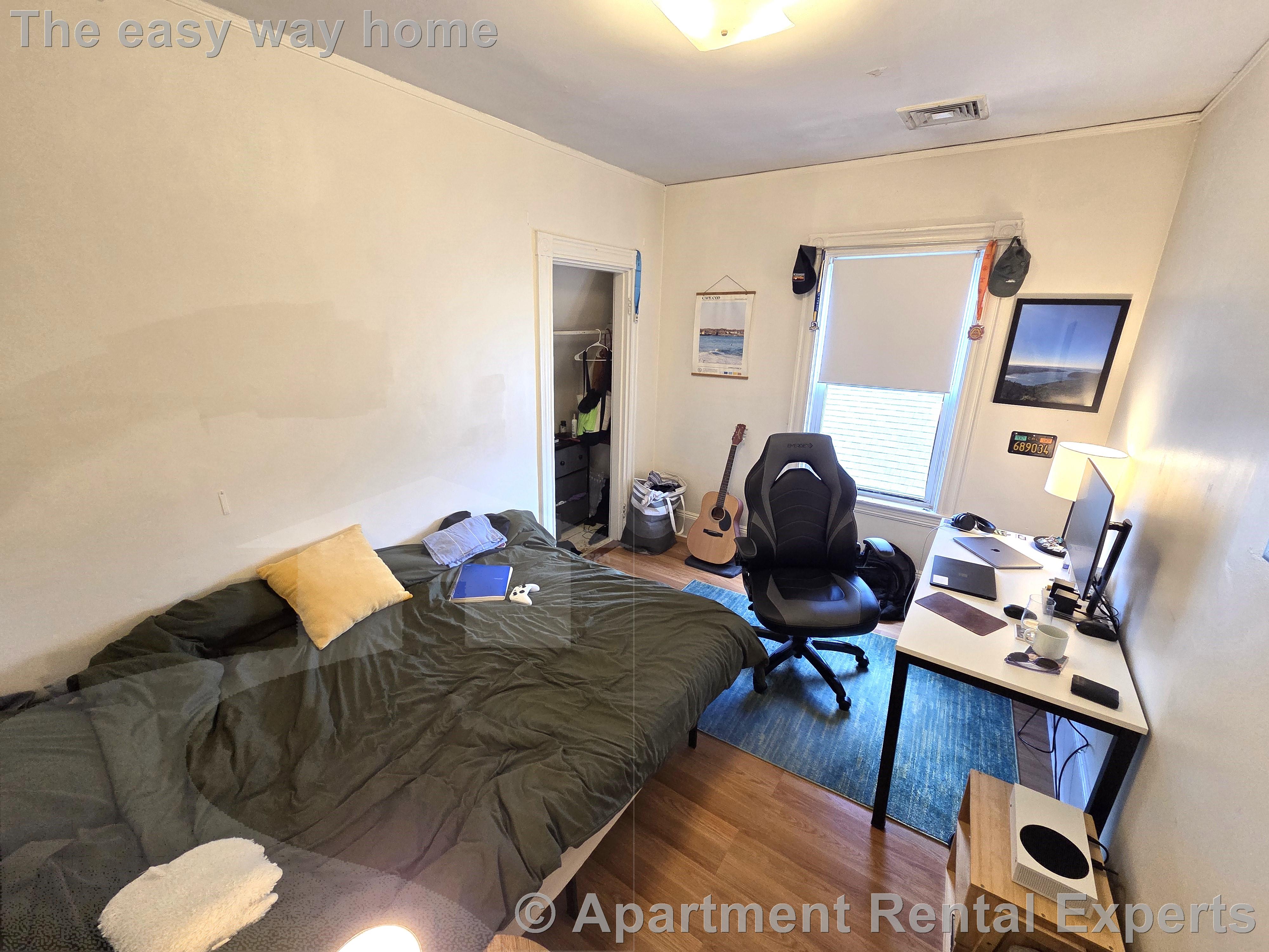 3 bed, 1 bath apartment for rent at 11 St Paul St Unit 3, Central Square — photo 3 of 5