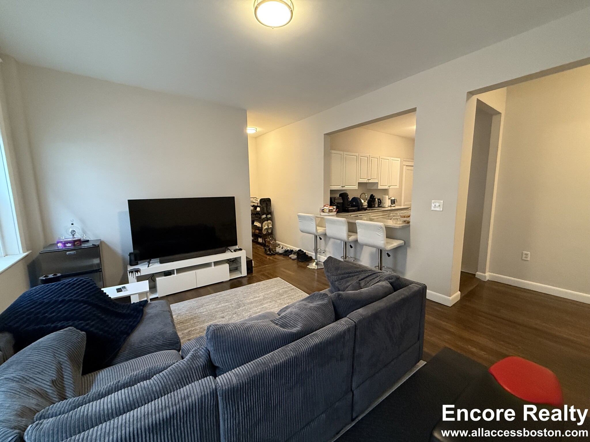 3 bed, 2 bath apartment for rent at 11 Stearns Rd Unit 2, Coolidge Corner — photo 1 of 18