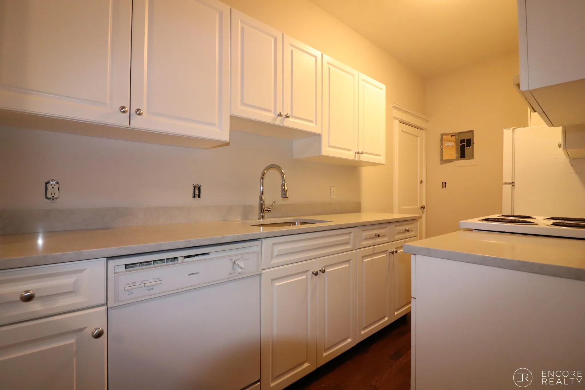 3 bed, 2 bath apartment for rent at 11 Stearns Rd Unit 6, Coolidge Corner — photo 2 of 13