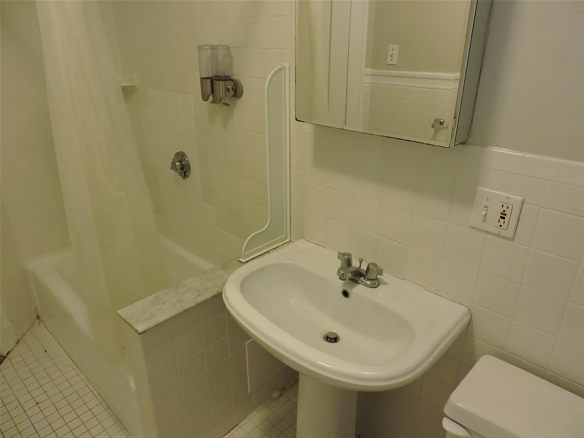2 bed, 1 bath apartment for rent at 11 Story St Unit 3, Harvard Square — photo 10 of 11