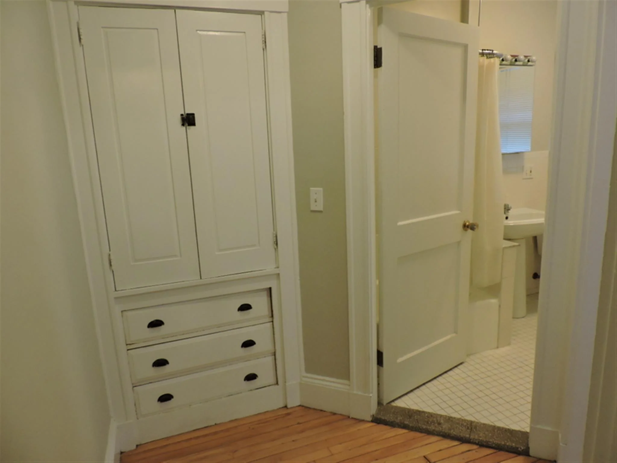 2 bed, 1 bath apartment for rent at 11 Story St Unit 3, Harvard Square — photo 8 of 11