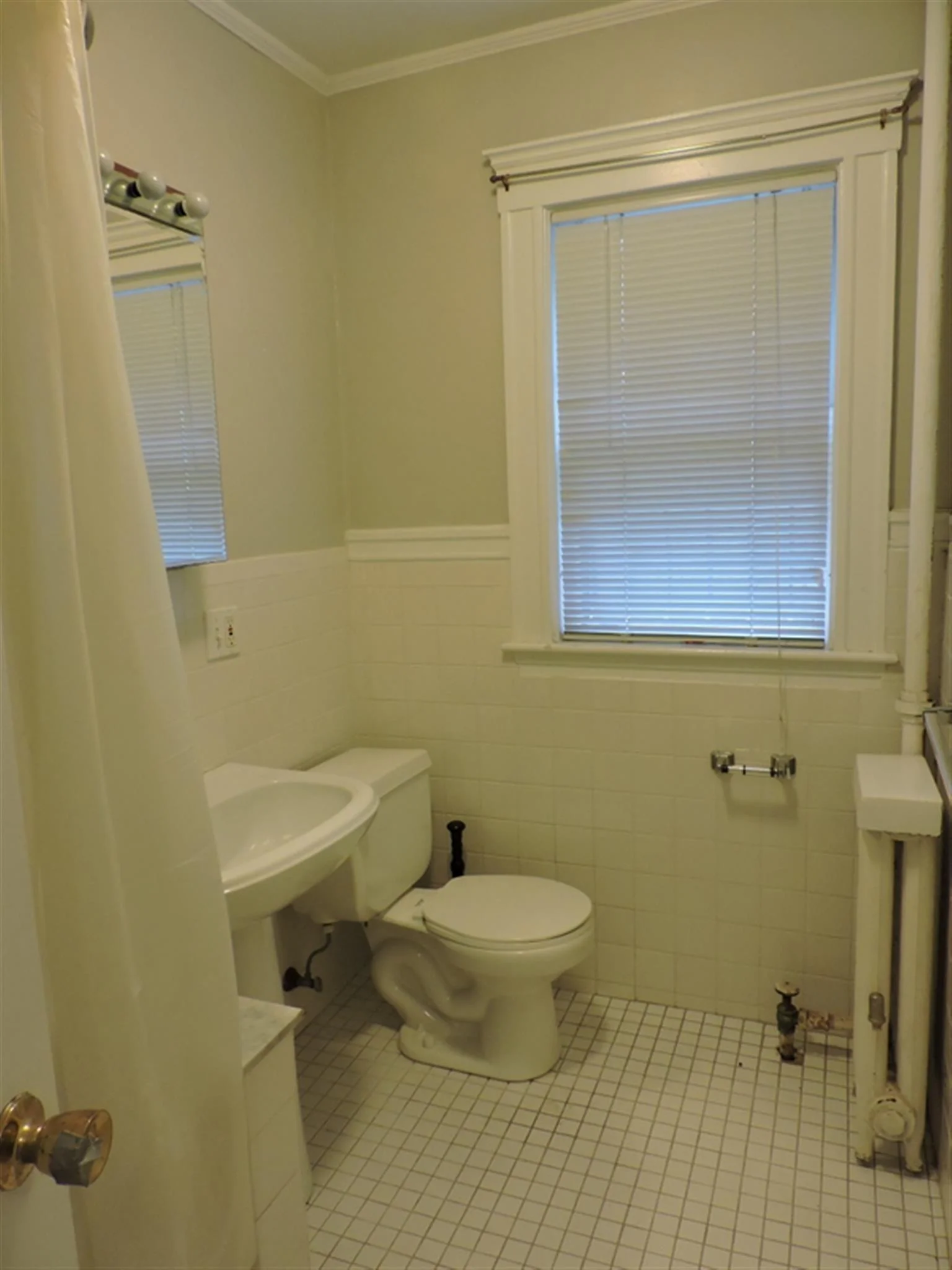 2 bed, 1 bath apartment for rent at 11 Story St Unit 3, Harvard Square — photo 9 of 11