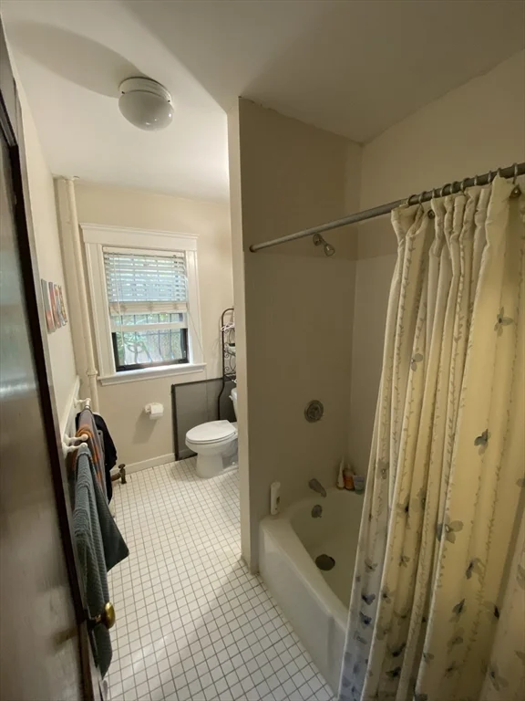 4 bed, 2 bath apartment for rent at 11 Story Unit 4, West Cambridge — photo 8 of 9
