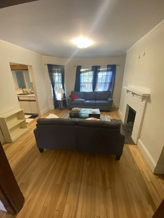 4 bed, 2 bath apartment for rent at 11 Story Unit 4, West Cambridge — photo 4 of 9