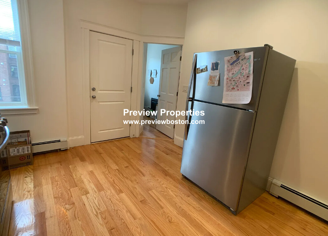 3 bed, 1 bath apartment for rent at 11 Strathmore Rd Unit 3, Brookline — photo 11 of 14