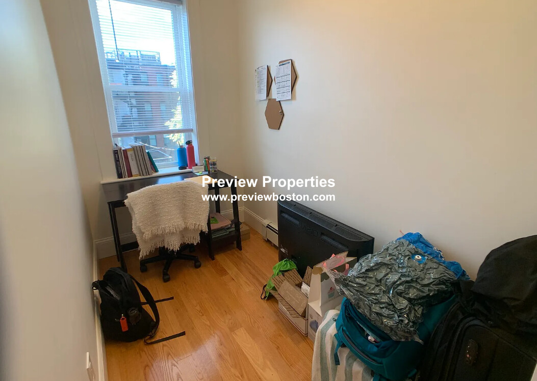 3 bed, 1 bath apartment for rent at 11 Strathmore Rd Unit 3, Brookline — photo 12 of 14