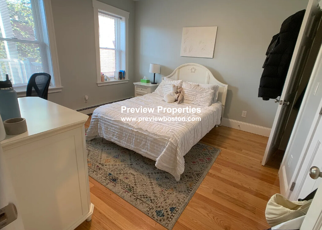 3 bed, 1 bath apartment for rent at 11 Strathmore Rd Unit 3, Brookline — photo 10 of 14