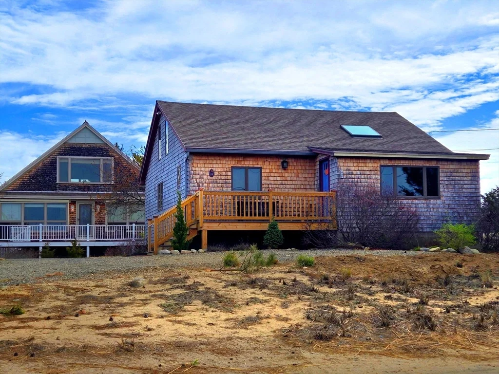 3 bed, 1 bath apartment for rent at 11 Sunset Dr Unit WINTER, Plum Island — photo 1 of 15