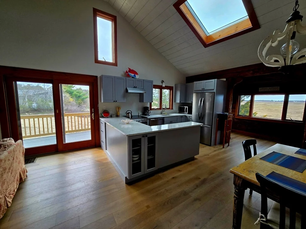 3 bed, 1 bath apartment for rent at 11 Sunset Dr Unit WINTER, Plum Island — photo 6 of 15