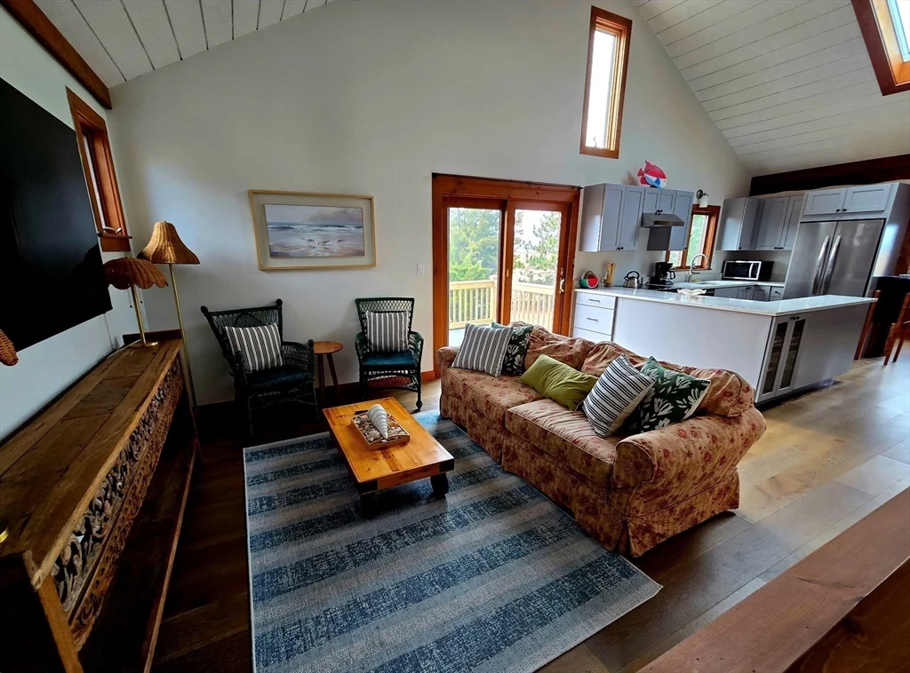 3 bed, 1 bath apartment for rent at 11 Sunset Dr Unit WINTER, Plum Island — photo 5 of 15