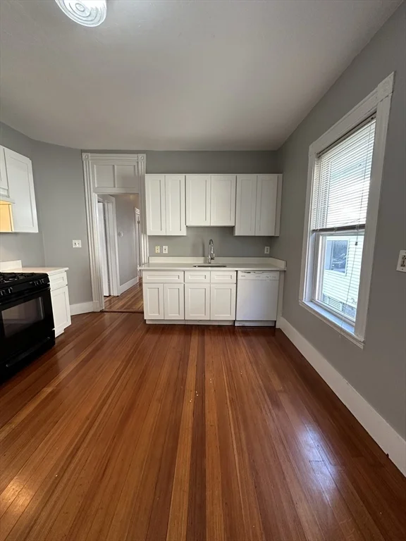 3 bed, 1 bath apartment for rent at 11 Sunset St Unit 2, Mission Hill — photo 2 of 26