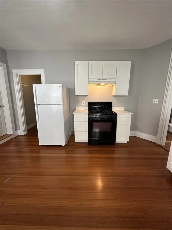 3 bed, 1 bath apartment for rent at 11 Sunset St Unit 2, Mission Hill — photo 3 of 26