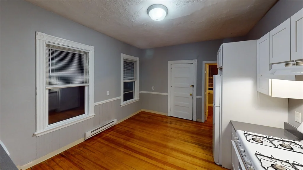 3 bed, 1 bath apartment for rent at 11 Sunset St Unit 3, Mission Hill — photo 3 of 12