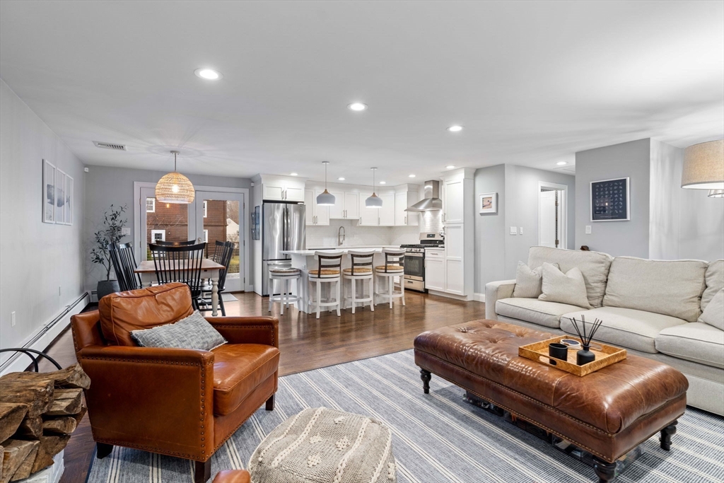 4 bed, 3 bath apartment for rent at 11 Taft St Unit 1, Marblehead — photo 6 of 31