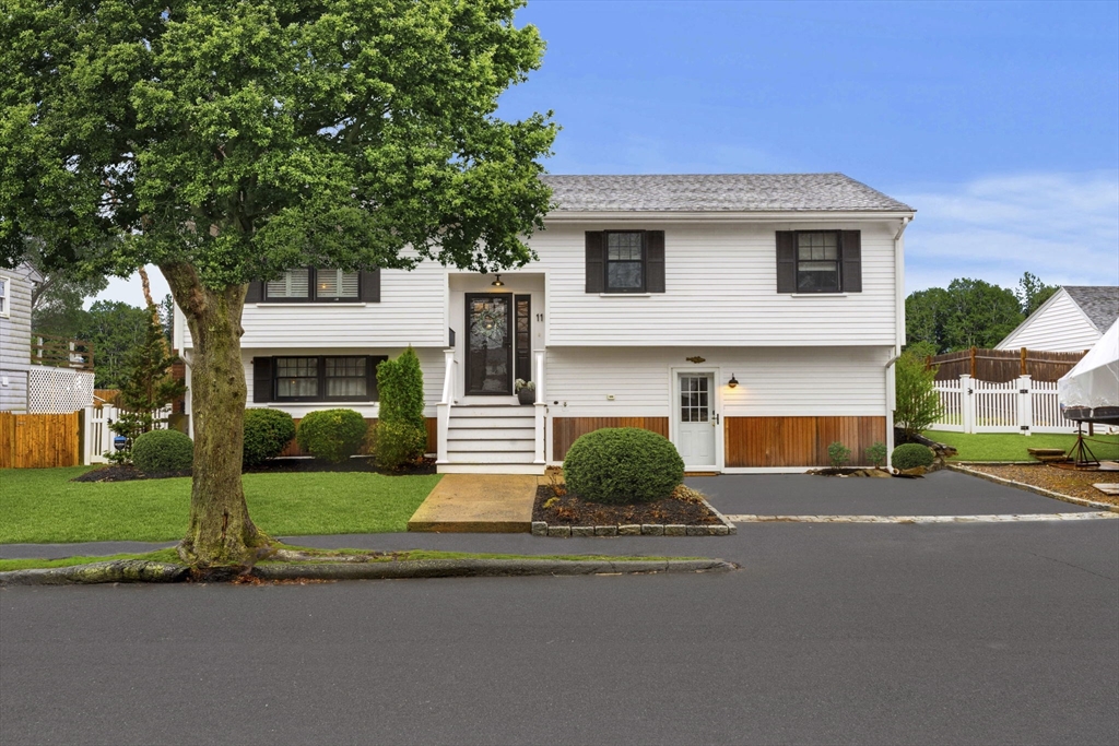4 bed, 3 bath apartment for rent at 11 Taft St Unit 1, Marblehead — photo 1 of 31