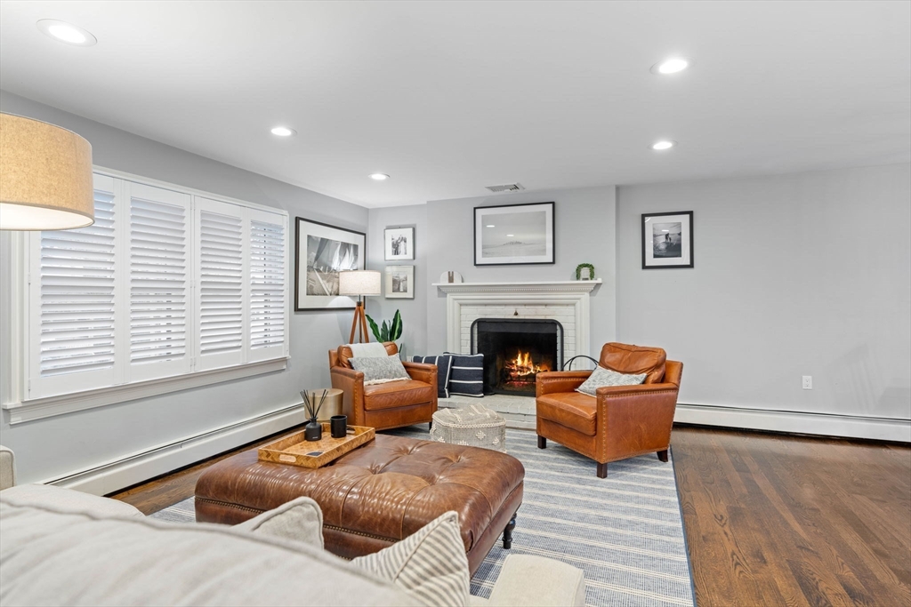 4 bed, 3 bath apartment for rent at 11 Taft St Unit 1, Marblehead — photo 2 of 31