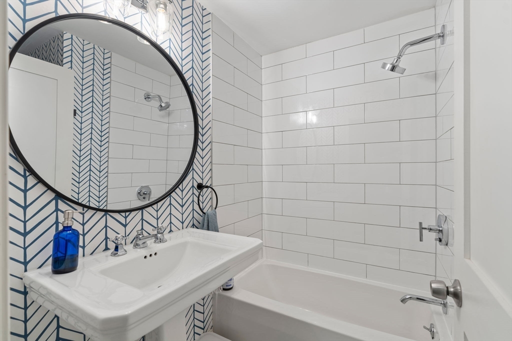 4 bed, 3 bath apartment for rent at 11 Taft St Unit 1, Marblehead — photo 20 of 31