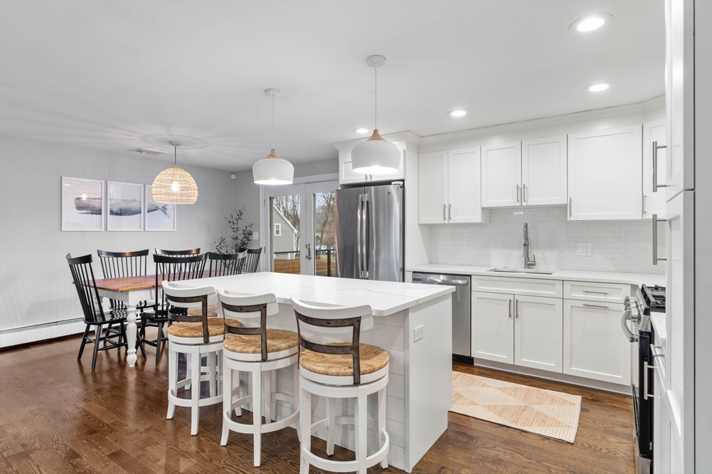 4 bed, 3 bath apartment for rent at 11 Taft St Unit 1, Marblehead — photo 8 of 31