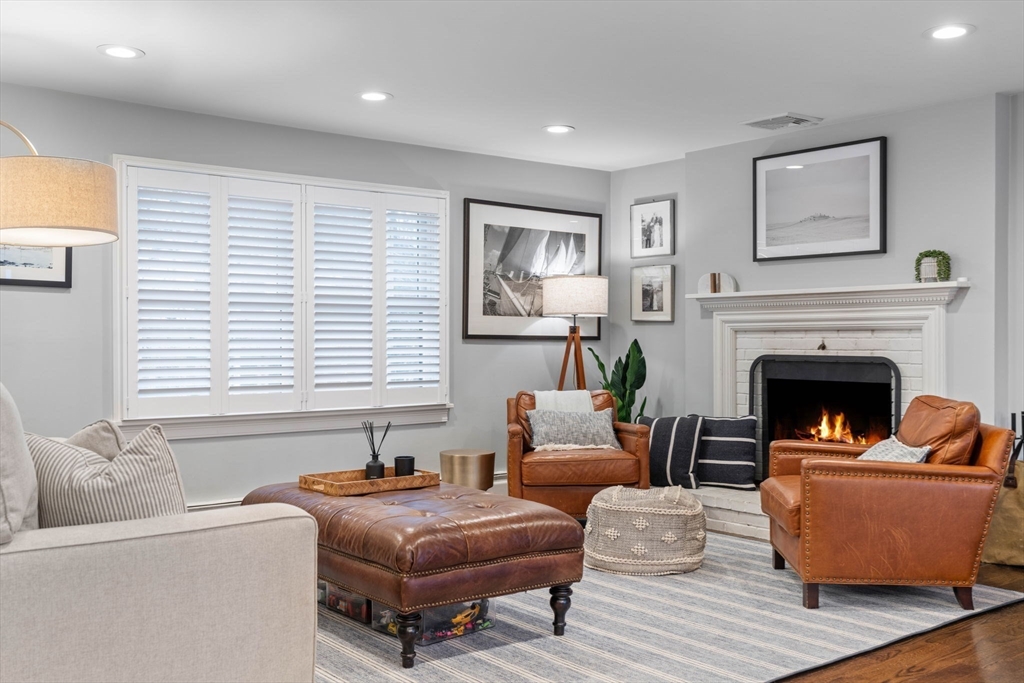4 bed, 3 bath apartment for rent at 11 Taft St Unit 1, Marblehead — photo 5 of 31