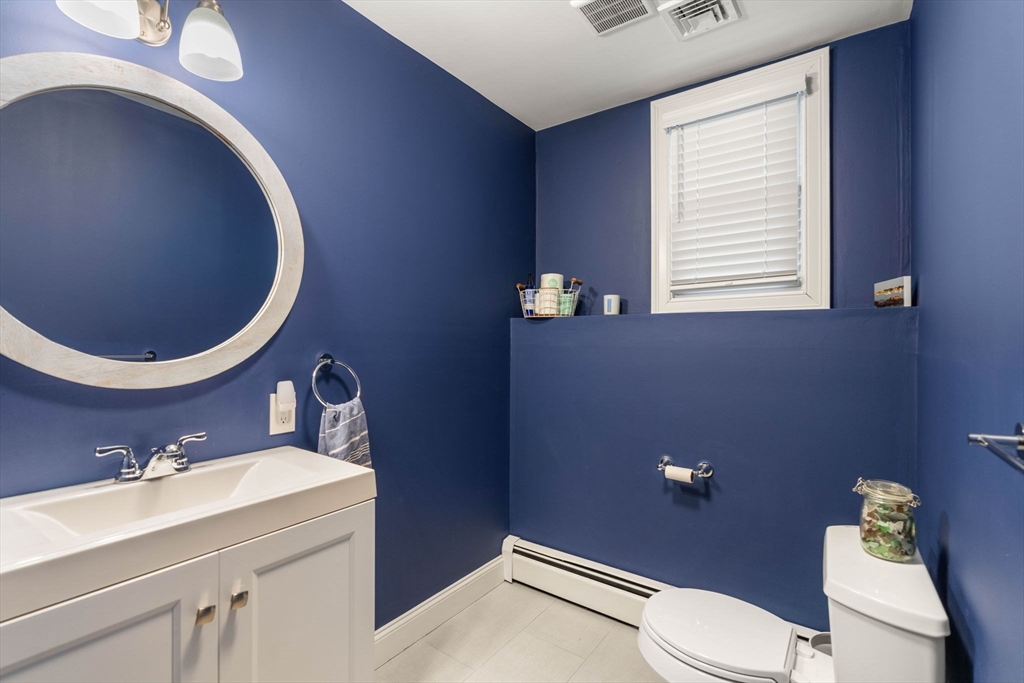 4 bed, 3 bath apartment for rent at 11 Taft St Unit 1, Marblehead — photo 23 of 31