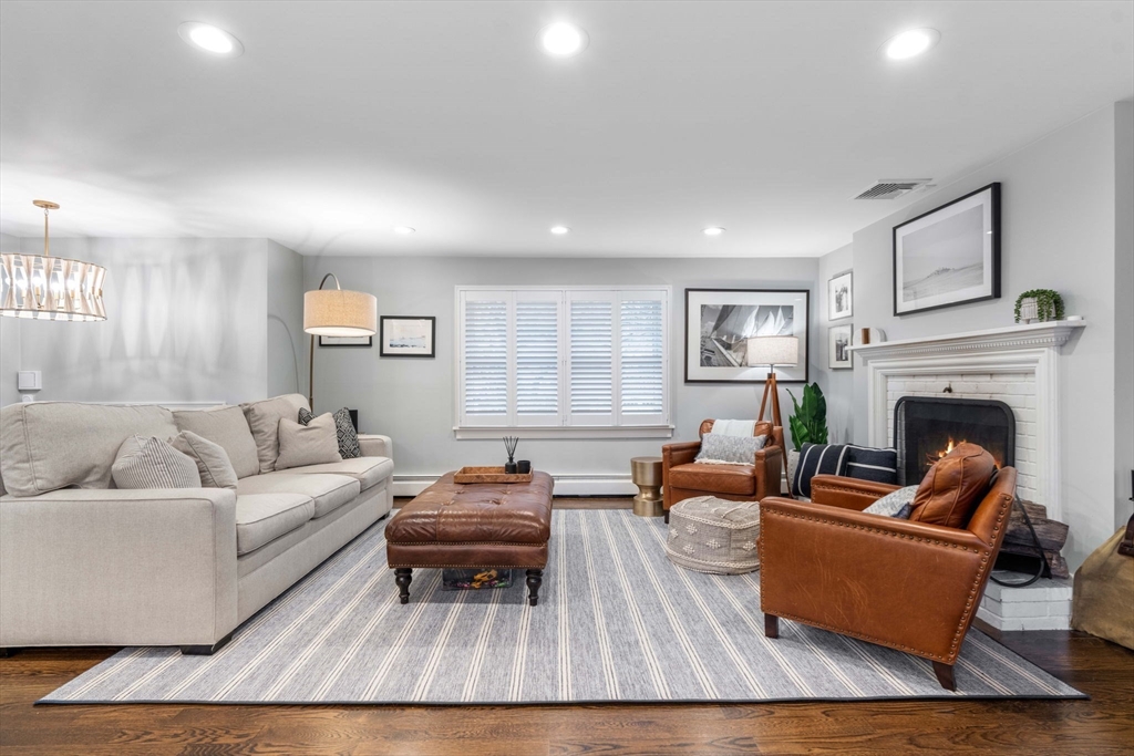 4 bed, 3 bath apartment for rent at 11 Taft St Unit 1, Marblehead — photo 4 of 31