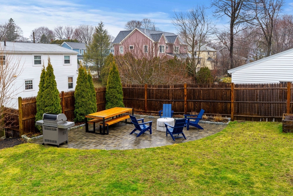 4 bed, 3 bath apartment for rent at 11 Taft St Unit 1, Marblehead — photo 30 of 31