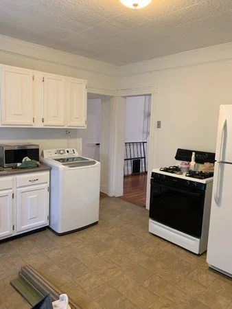 3 bed, 1 bath apartment for rent at 11 Taft St Unit 2, Dorchester — photo 18 of 20