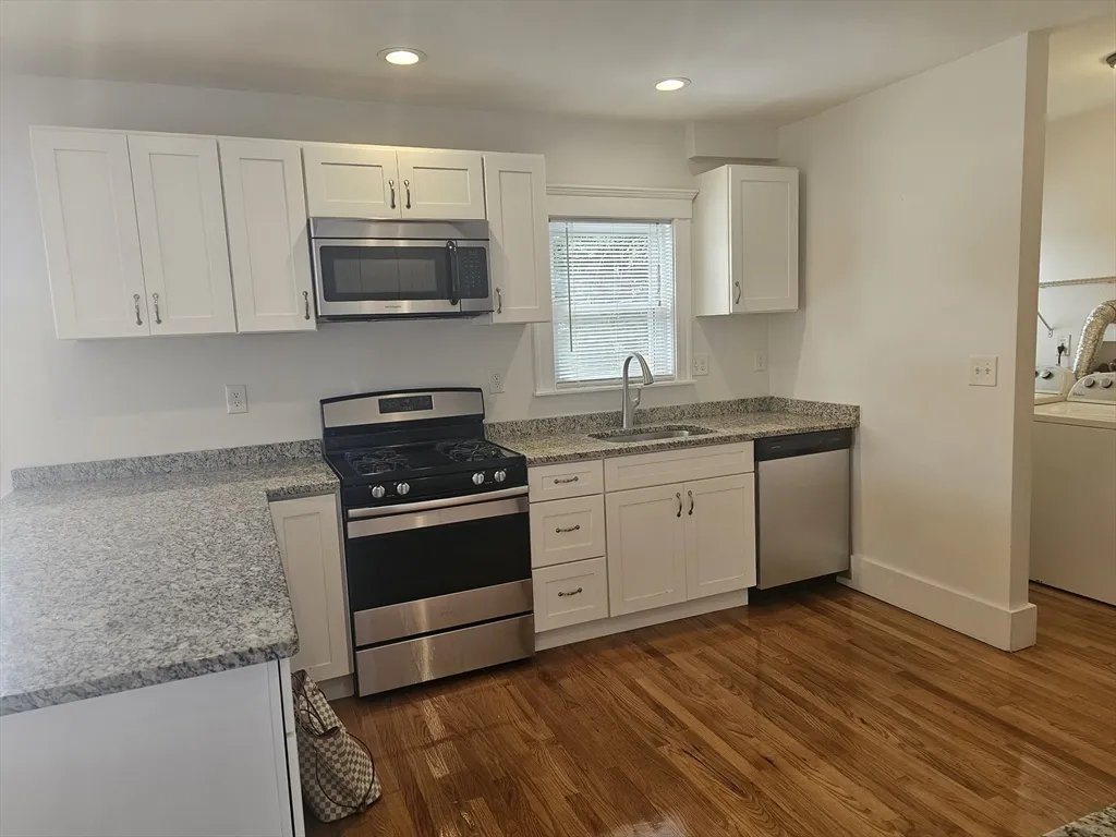 2 bed, 1 bath apartment for rent at 11 Tampa St Unit 2, Hyde Park — photo 6 of 17