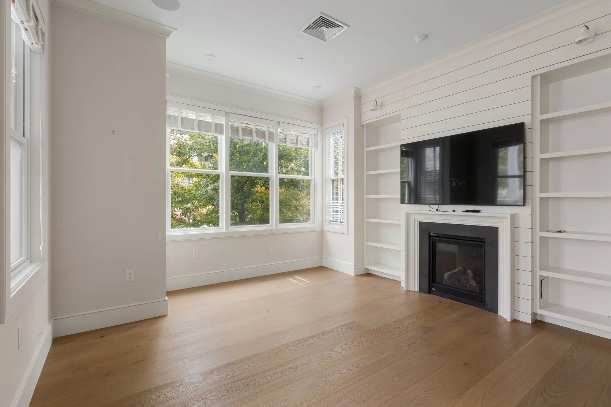 3 bed, 2 bath apartment for rent at 11 Tannery Brook Row Unit 1, Davis Square — photo 5 of 23