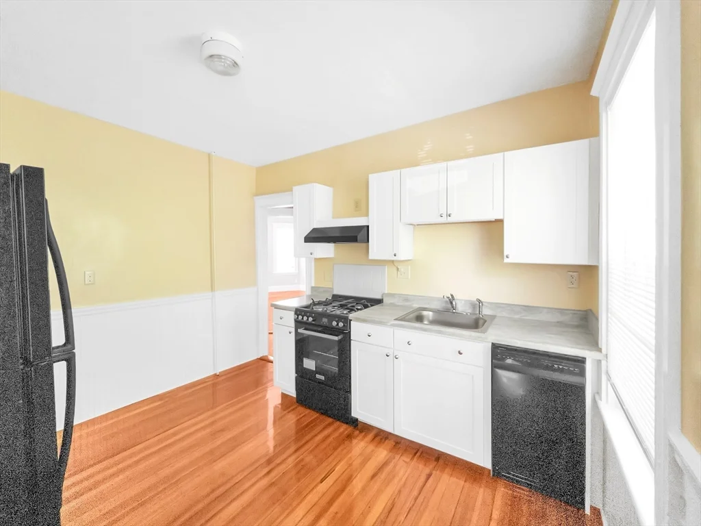2 bed, 1 bath apartment for rent at 11 Tower St Unit 2, Jamaica Plain — photo 4 of 17