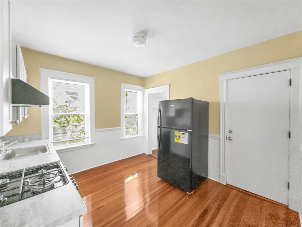 2 bed, 1 bath apartment for rent at 11 Tower St Unit 2, Jamaica Plain — photo 5 of 17