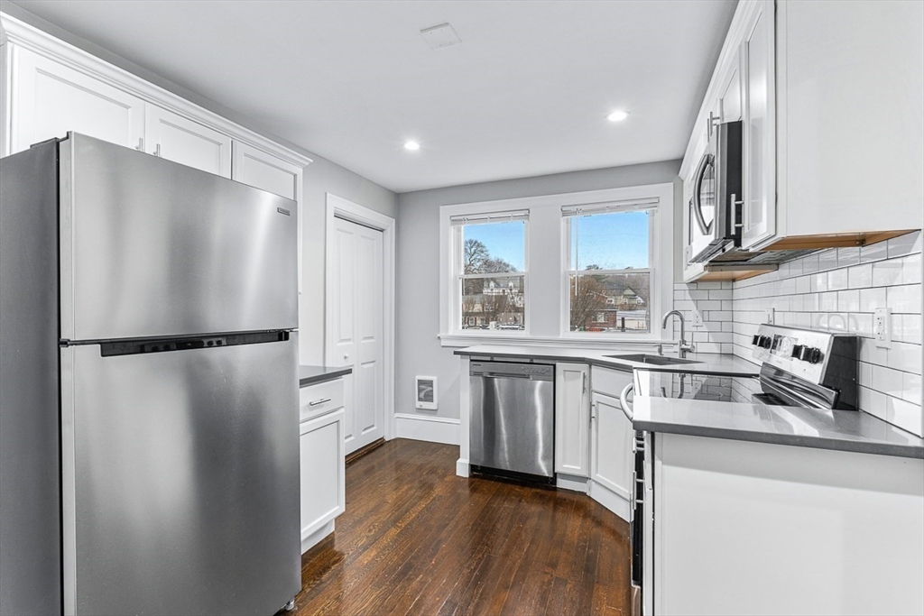 2 bed, 1 bath apartment for rent at 11 Town Hill St Unit 1, Quincy — photo 3 of 17