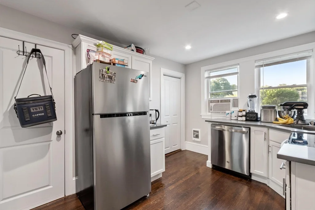 2 bed, 1 bath apartment for rent at 11 Town Hill St Unit 1, South Quincy — photo 4 of 23