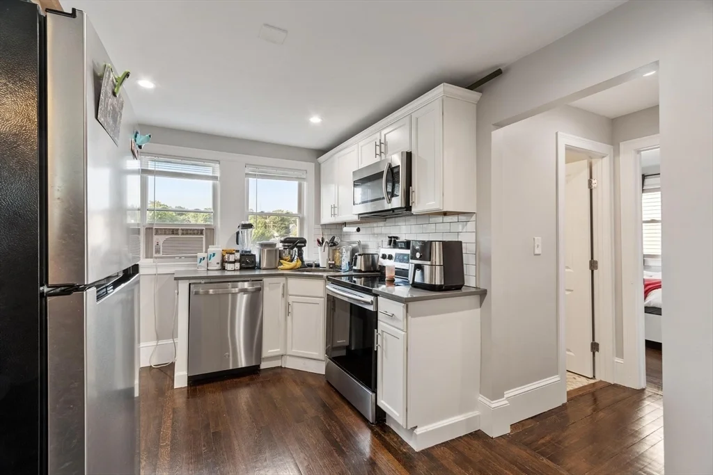 2 bed, 1 bath apartment for rent at 11 Town Hill St Unit 1, South Quincy — photo 3 of 23