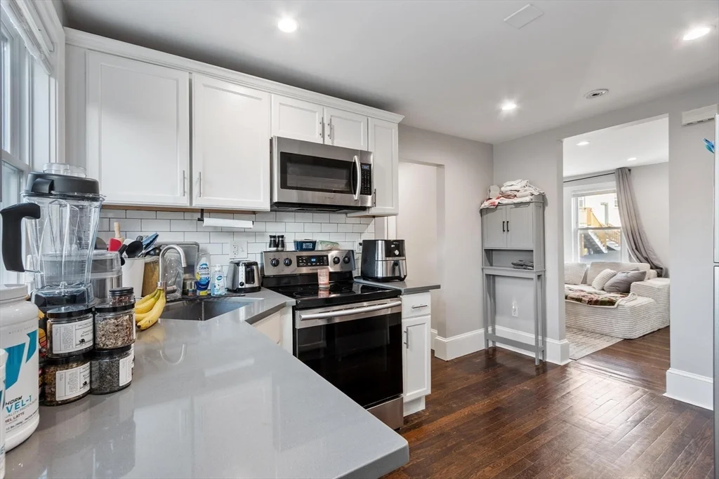 2 bed, 1 bath apartment for rent at 11 Town Hill St Unit 1, South Quincy — photo 6 of 23