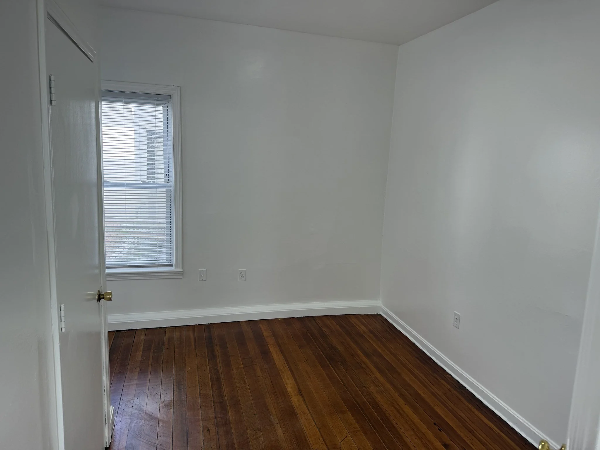 4 bed, 1 bath apartment for rent at 11 Track St Unit 1, Brockton — photo 2 of 12