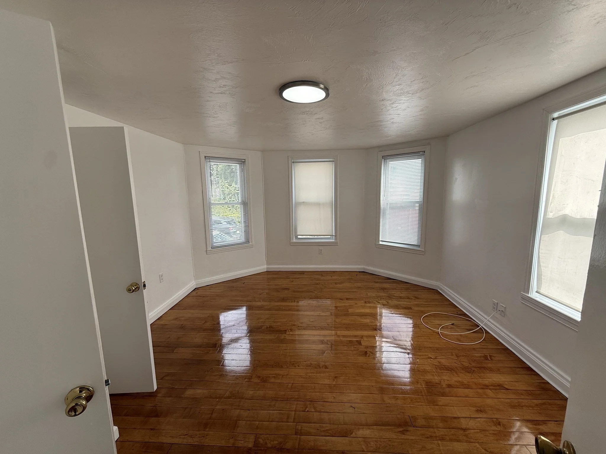 4 bed, 1 bath apartment for rent at 11 Track St Unit 1, Brockton — photo 8 of 12