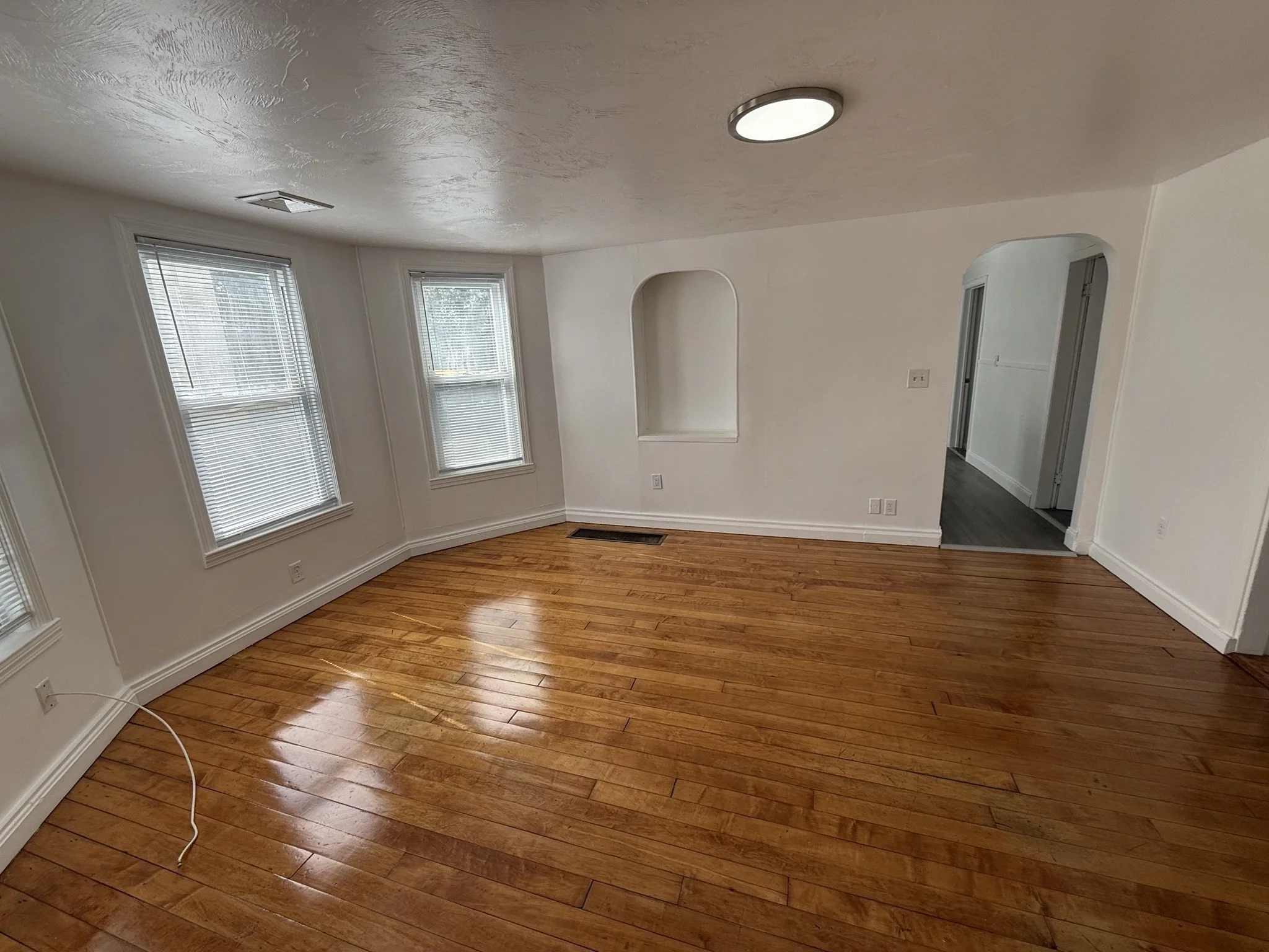 4 bed, 1 bath apartment for rent at 11 Track St Unit 1, Brockton — photo 6 of 12