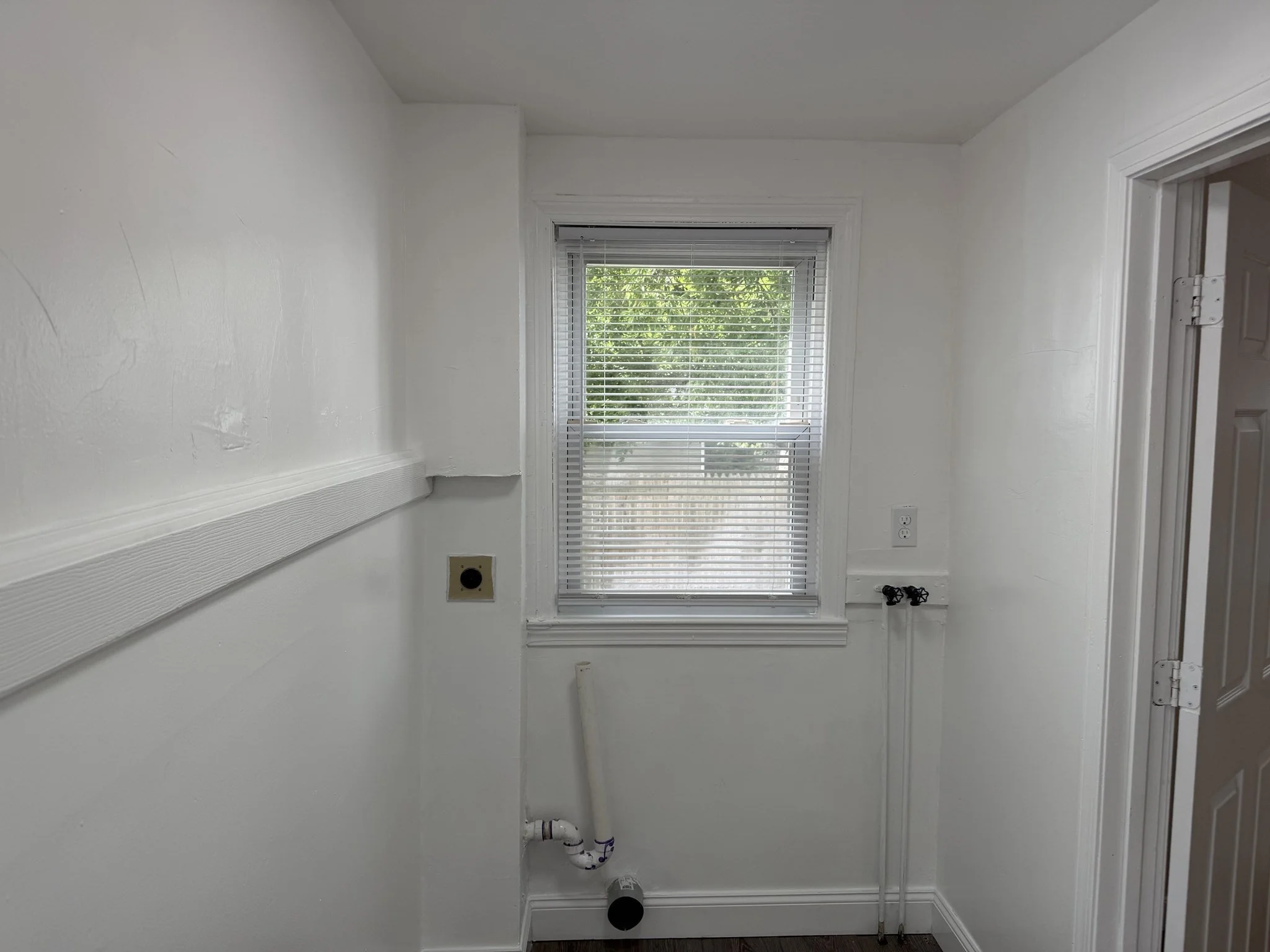 4 bed, 1 bath apartment for rent at 11 Track St Unit 1, Brockton — photo 12 of 12