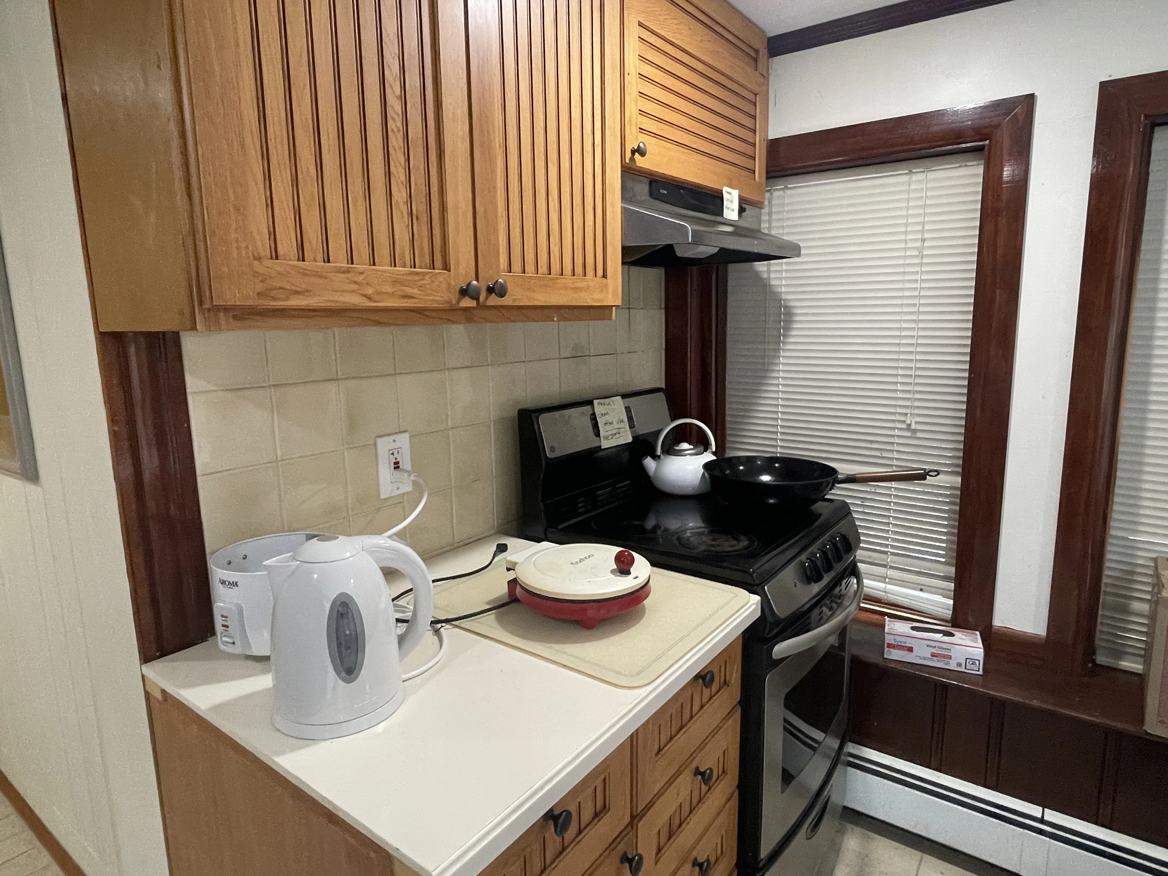Studio bed, 1 bath apartment for rent at 11 Travis Dr Unit 8, Chestnut Hill — photo 5 of 6