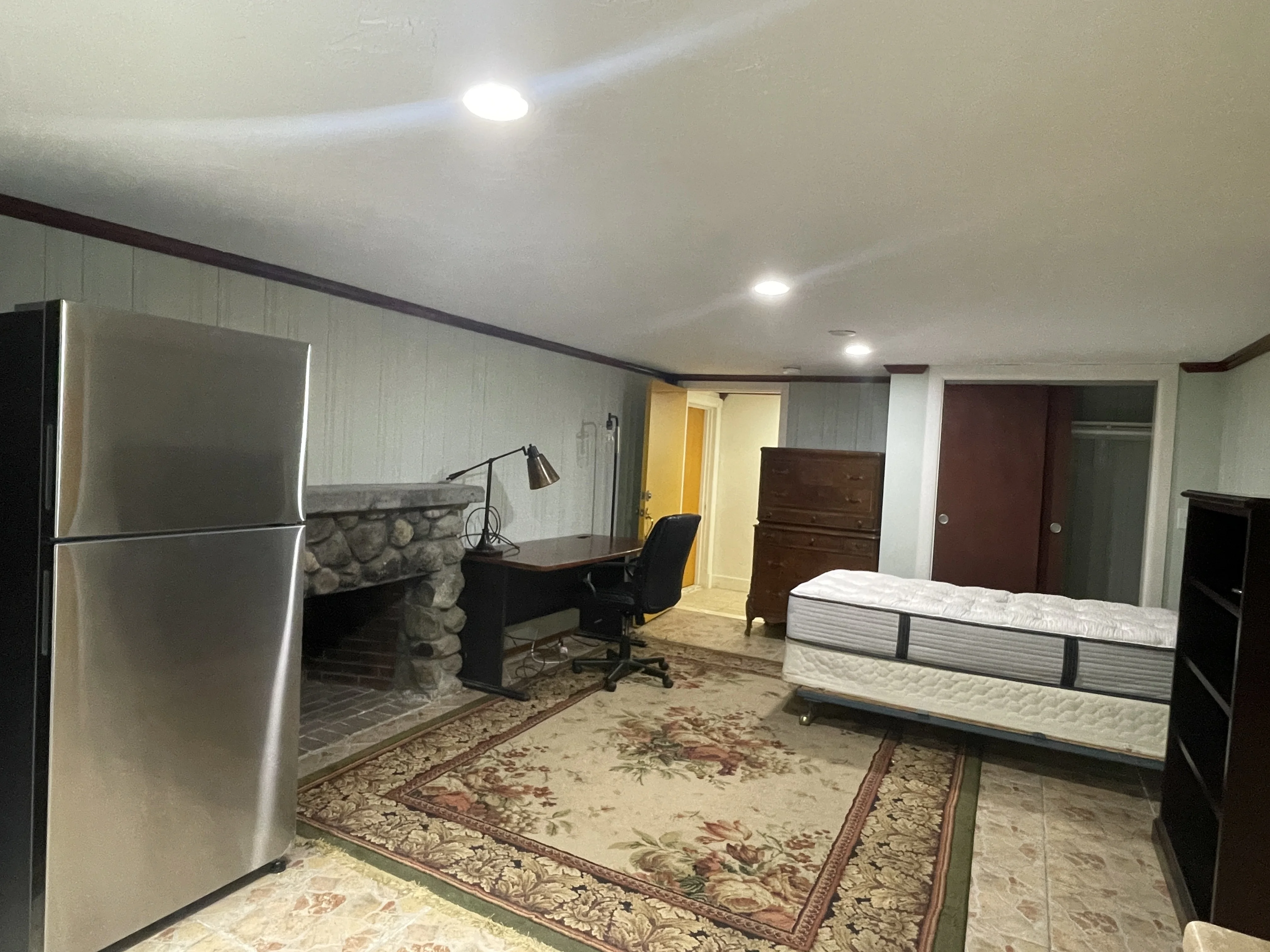 Studio bed, 1 bath apartment for rent at 11 Travis Dr Unit 8, Chestnut Hill — photo 2 of 6