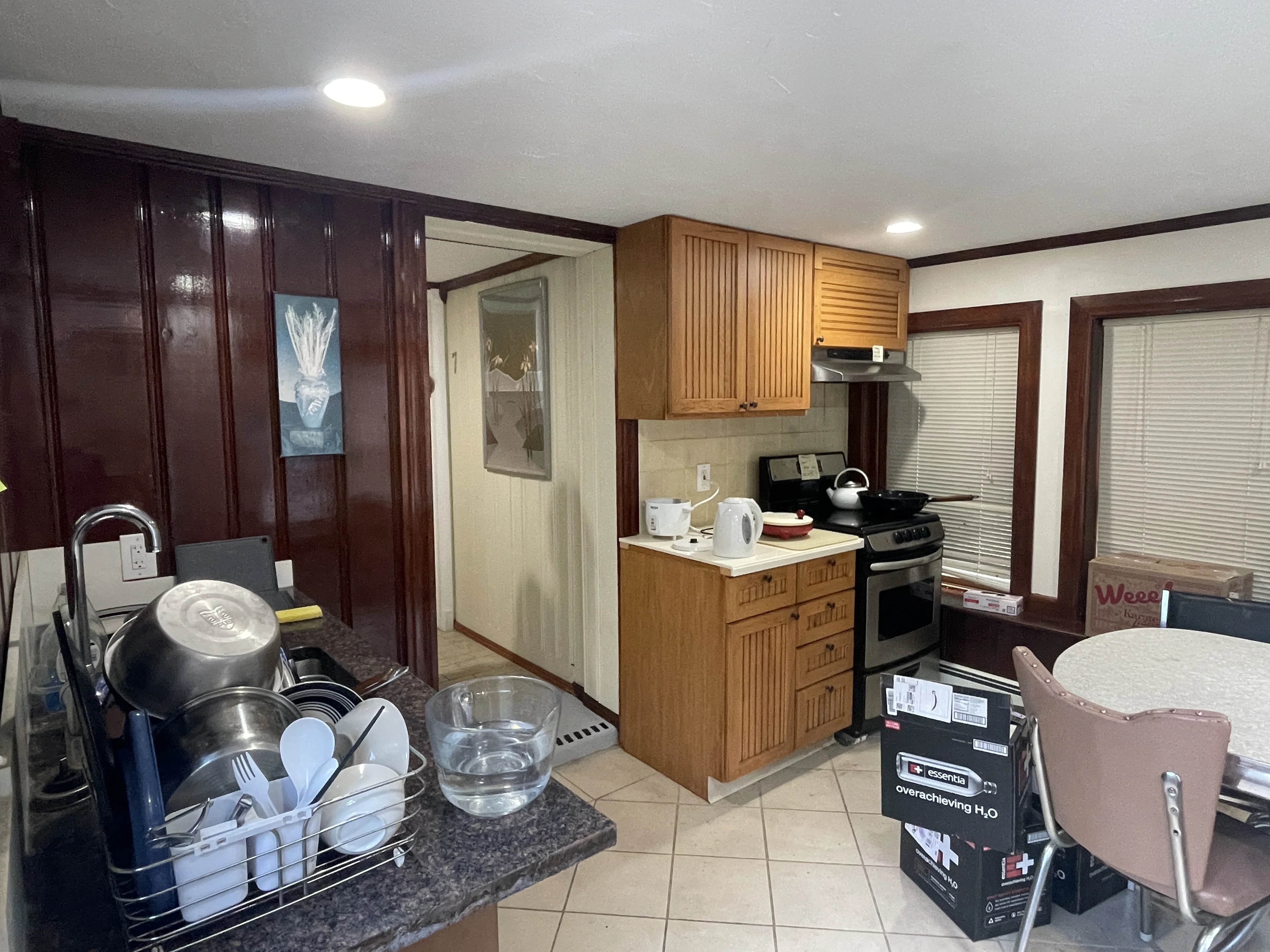 Studio bed, 1 bath apartment for rent at 11 Travis Dr Unit 8, Chestnut Hill — photo 3 of 6