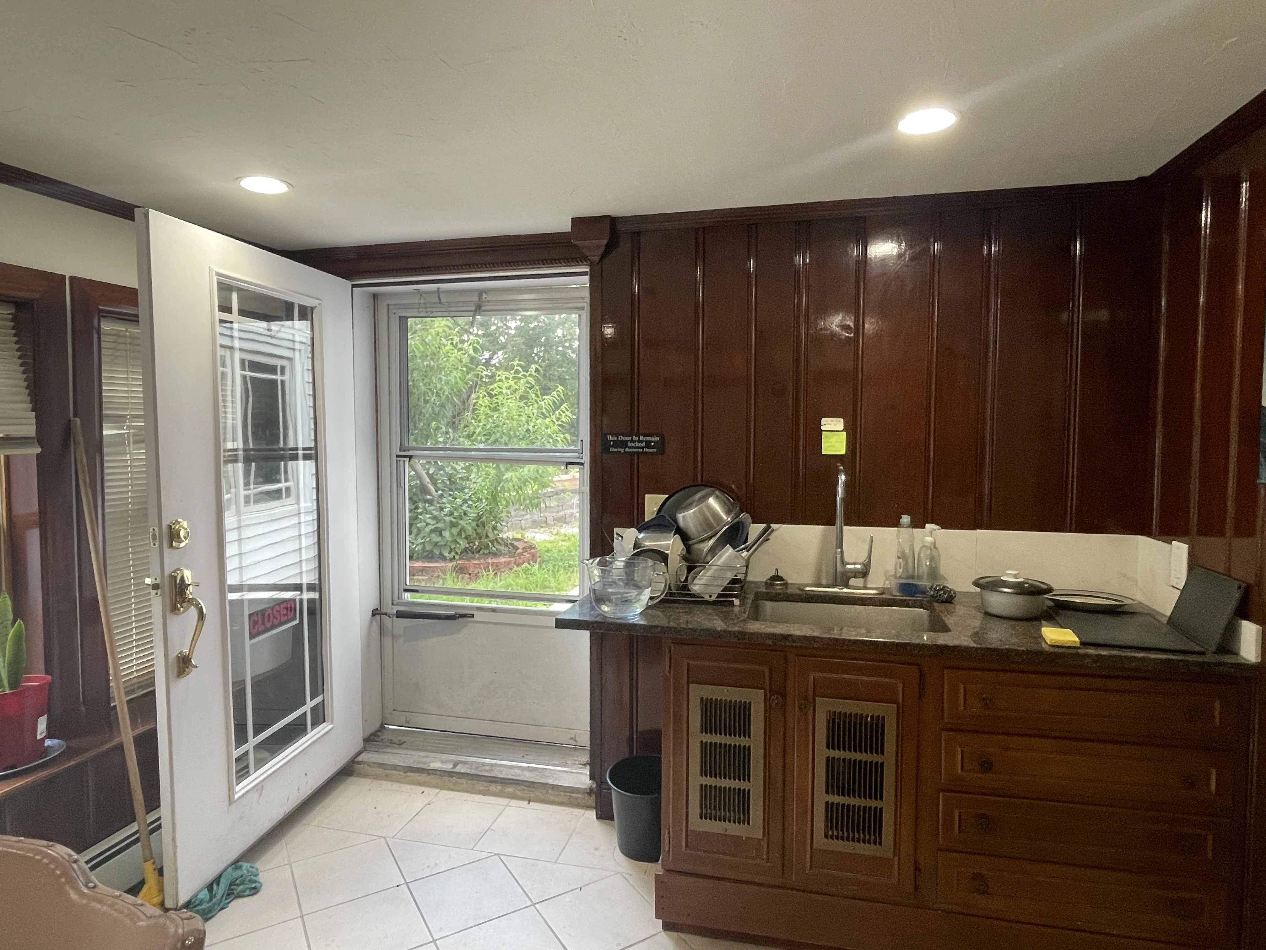 Studio bed, 1 bath apartment for rent at 11 Travis Dr Unit 8, Chestnut Hill — photo 4 of 6