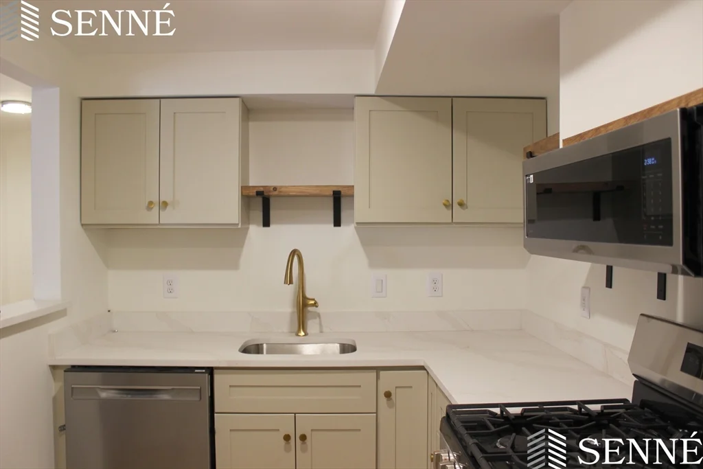 1 bed, 1 bath apartment for rent at 11 Trowbridge St Unit B, Harvard Square — photo 3 of 11