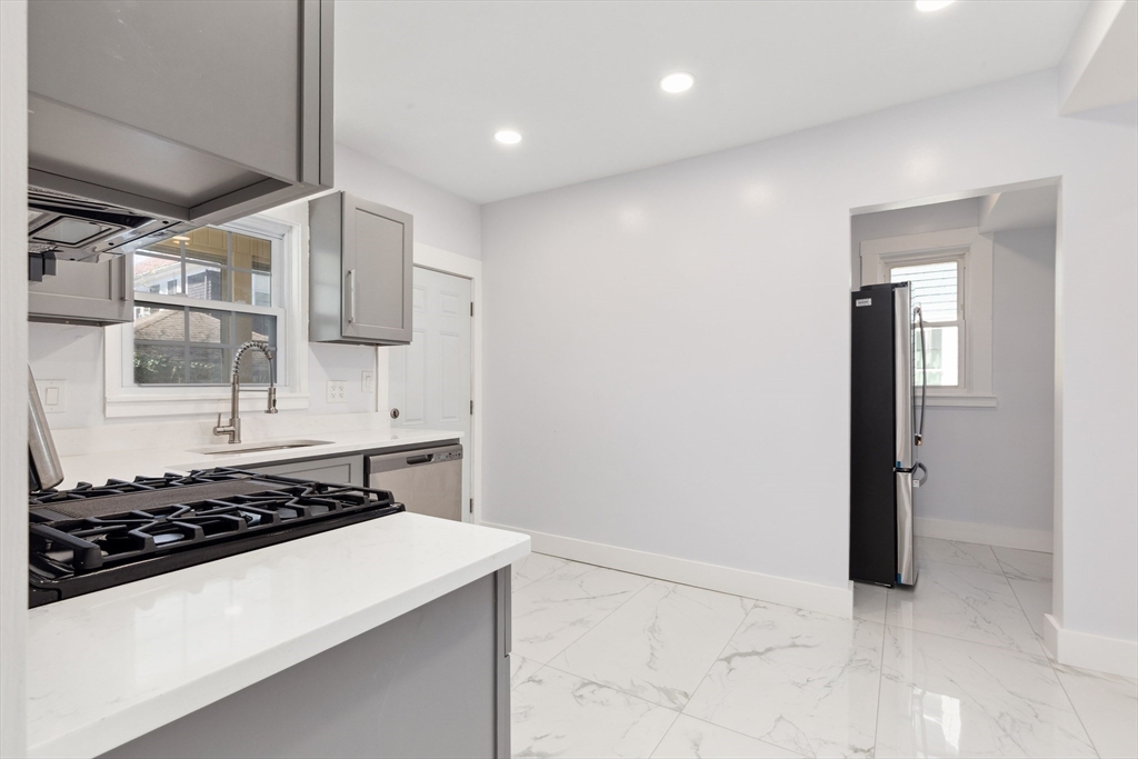 2 bed, 1 bath apartment for rent at 11 Tucker St Unit 1, Milton — photo 3 of 24
