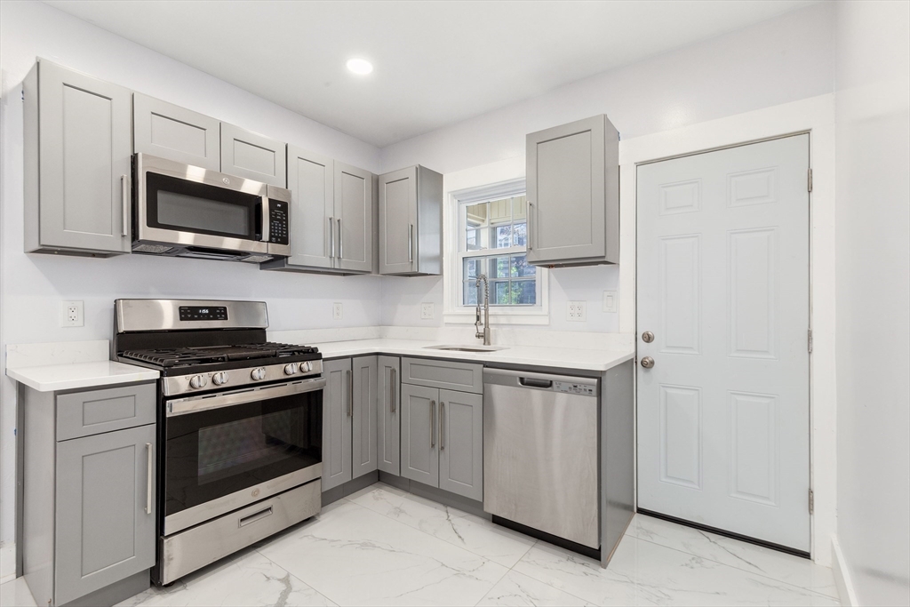 2 bed, 1 bath apartment for rent at 11 Tucker St Unit 1, Milton