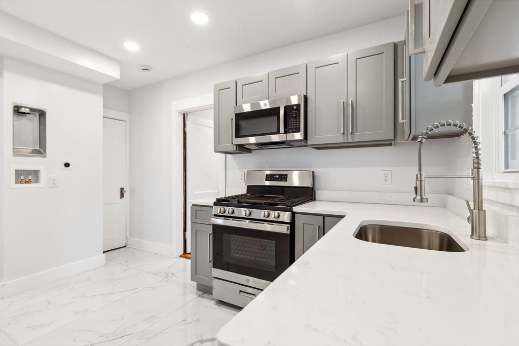 2 bed, 1 bath apartment for rent at 11 Tucker St Unit 1, Milton — photo 2 of 24