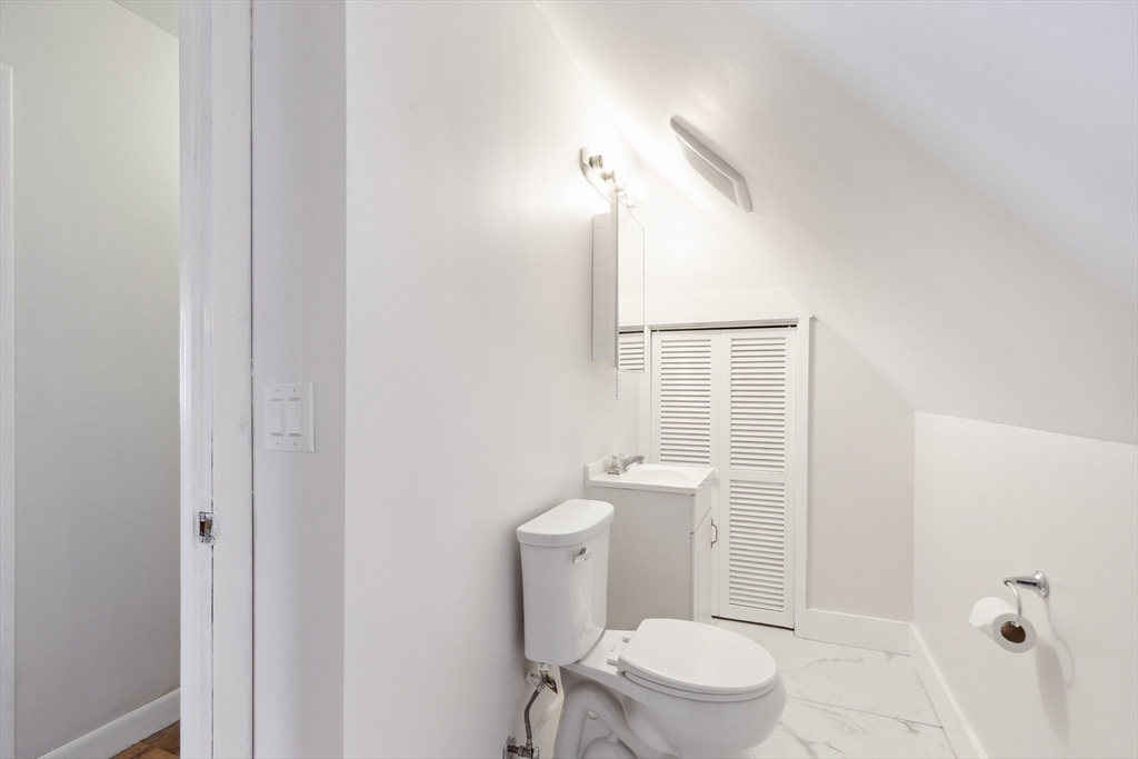 5 bed, 1 bath apartment for rent at 11 Tucker St Unit 2, Milton — photo 5 of 23