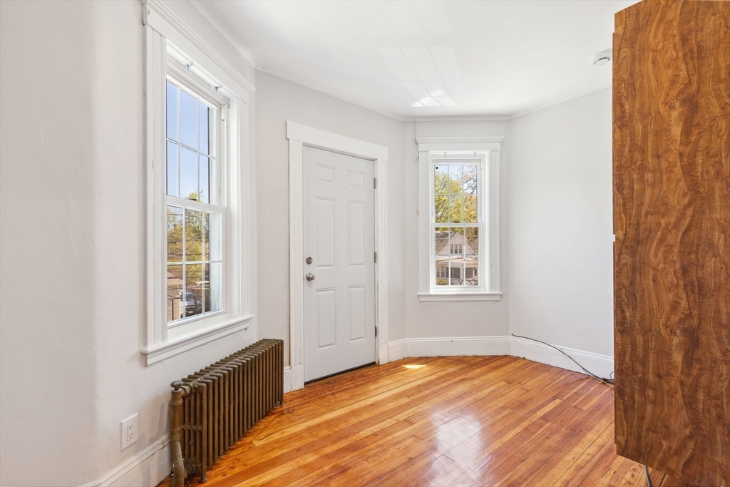 5 bed, 1 bath apartment for rent at 11 Tucker St Unit 2, Milton — photo 12 of 23